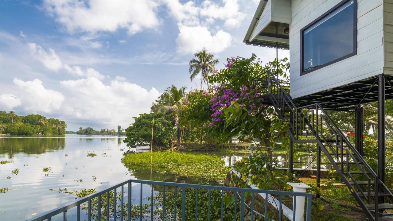 Warmth Lake Haven Alappuzha Bagian luar foto