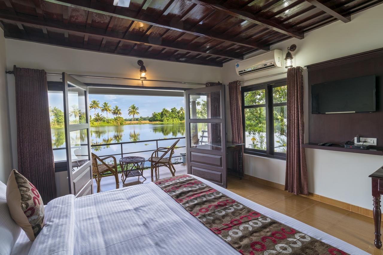 Warmth Lake Haven Alappuzha Bagian luar foto
