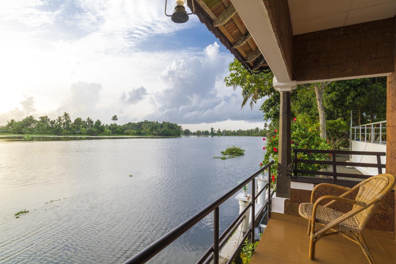Warmth Lake Haven Alappuzha Bagian luar foto