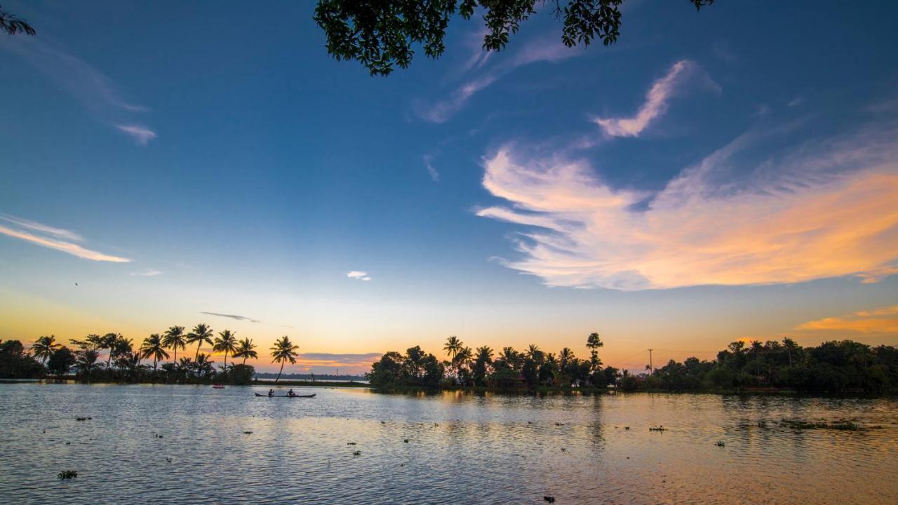 Warmth Lake Haven Alappuzha Bagian luar foto