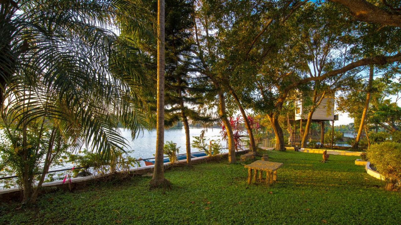 Warmth Lake Haven Alappuzha Bagian luar foto