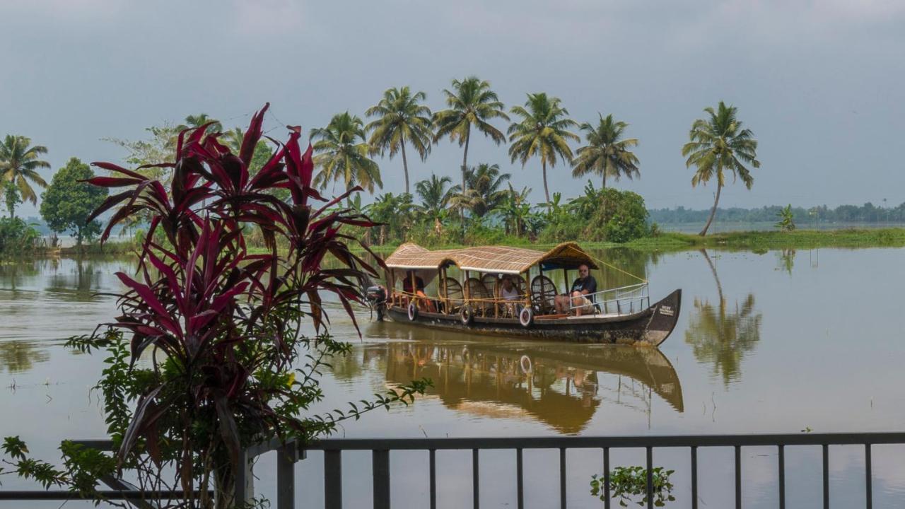 Warmth Lake Haven Alappuzha Bagian luar foto