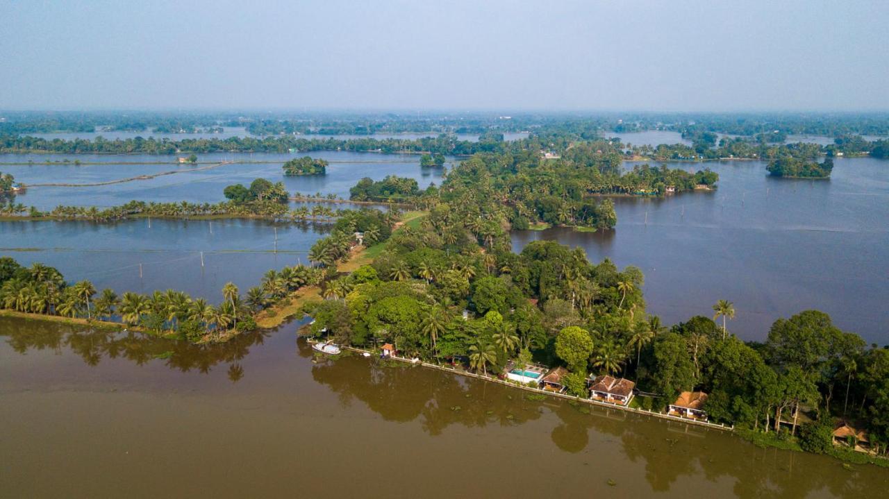 Warmth Lake Haven Alappuzha Bagian luar foto